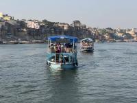 HH Swamiji and Yatri-s board 4 Bajra boats from Namo Ghat and depart for Raja Ghathi (26.03.2025)